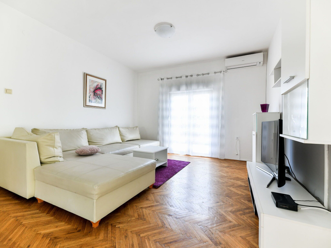 Others 2, Lovely Holiday House With Private Pool, Charming Open Kitchen, Near Old Town, Zadar