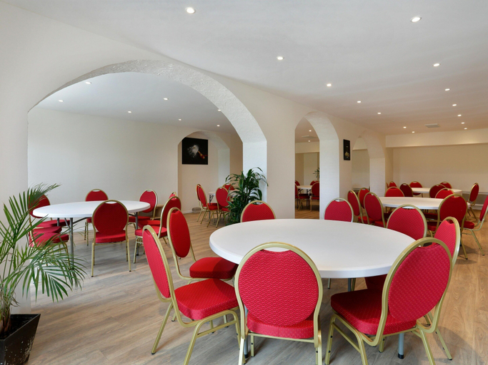 Dining 5, Heritage Stay for Four in Epernay, Marne