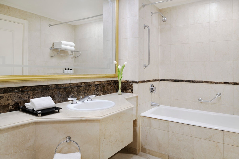 Bathroom 5, InterContinental Hotels DAR AL HIJRA IC MADINAH by IHG, Al Madinah Al Munawwarah