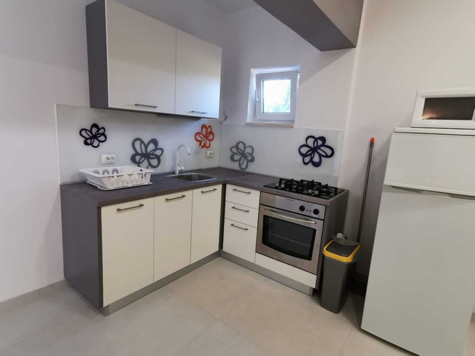 Others 5, Boutique Apartment in Pirovac With Terrace, Pirovac