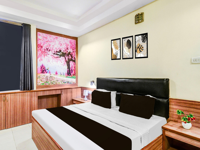 Room 5, Suitered Hills Lakdikapul, Hyderabad