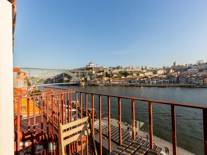 5, Rustic Stone Hideaway near Oporto River, Porto