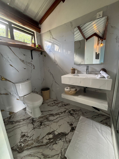Bathroom 2, Baz-Art Eco Guest House