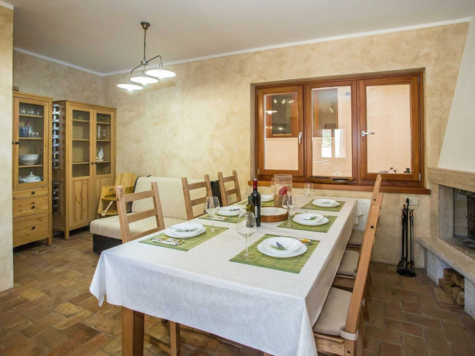 Others 5, Cosy Apartment in Umag With Swimming Pool, Novigrad
