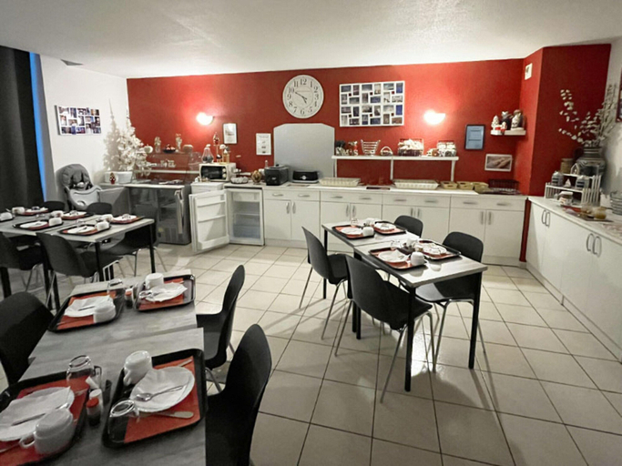Dining 2, Heritage Stay for Four in Epernay, Marne