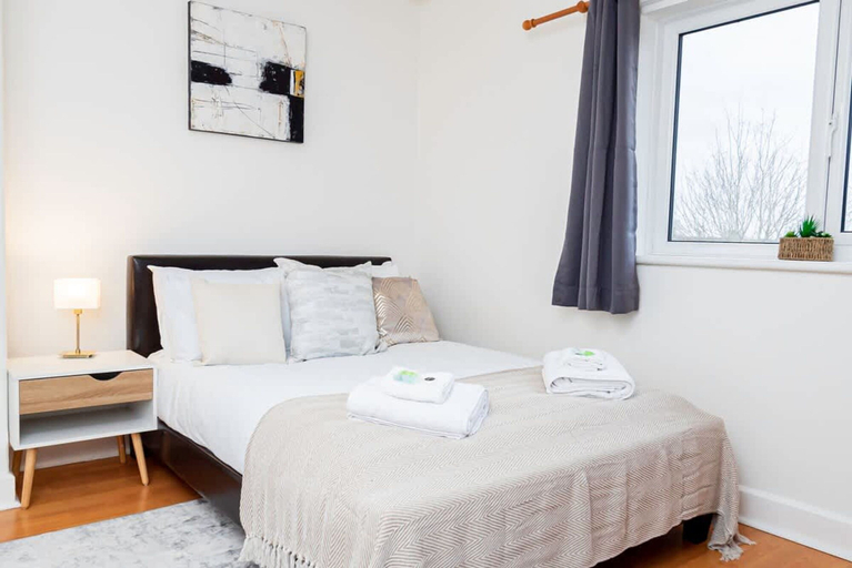Room 3, Free Parking 1 Bedroom Flat Sleeps 4 Abingdon, Oxfordshire