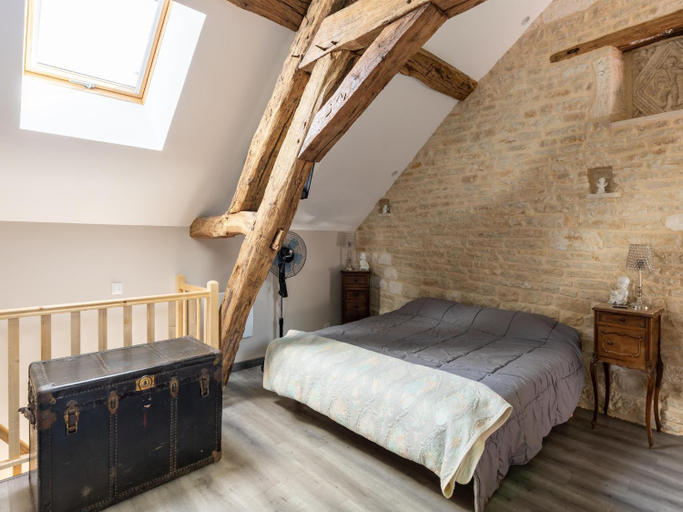 Bedroom 2, Charming Stay in Molesme, Côte-d'Or