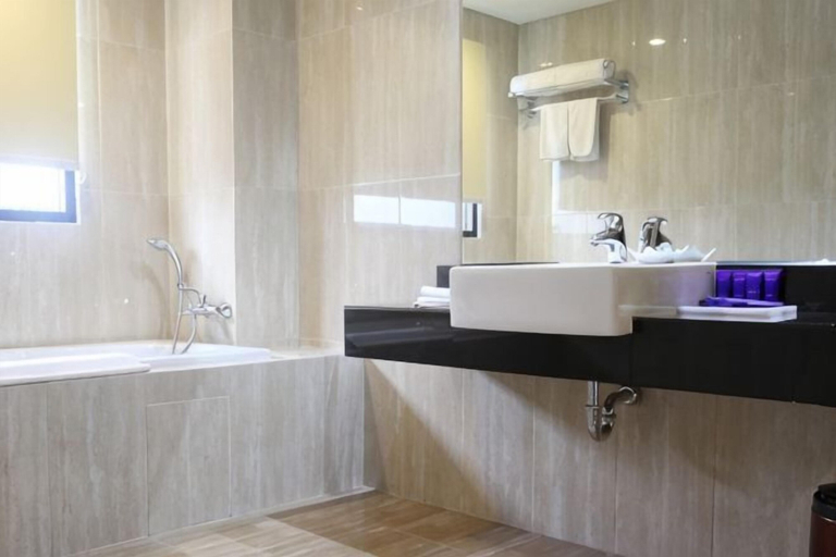 Bathroom 5, Ijen Suites Resort & Convention Malang, Malang