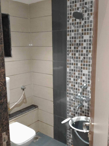 Bathroom 2, WoodRose Viila, Satara