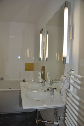 Bathroom 4, Hotel Lamberton, Warsaw West