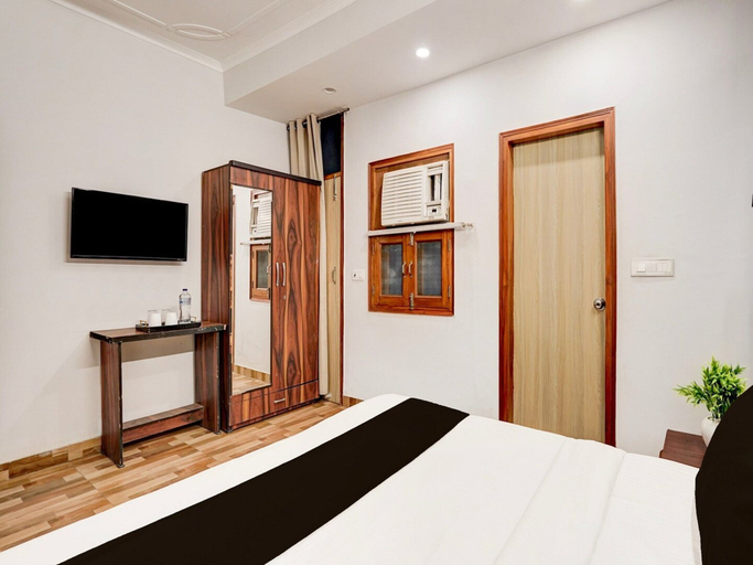 Room 2, Super Collection O Sector 20 Noida, Gautam Buddha Nagar