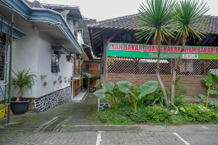 Exterior & Views 2, RedDoorz @ Pandan Inn Batu, Malang