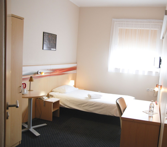 Bedroom 2, Economy Silesian Hotel, Katowice City