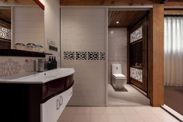 Bathroom 4, Nalan Ge homestay, Lijiang