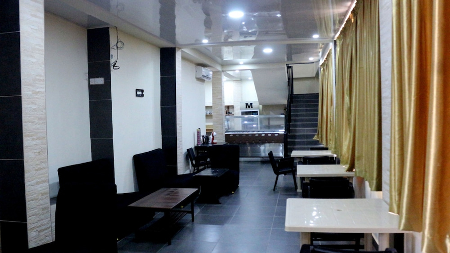 Food & Drinks, Metro Hotel, Western Urban