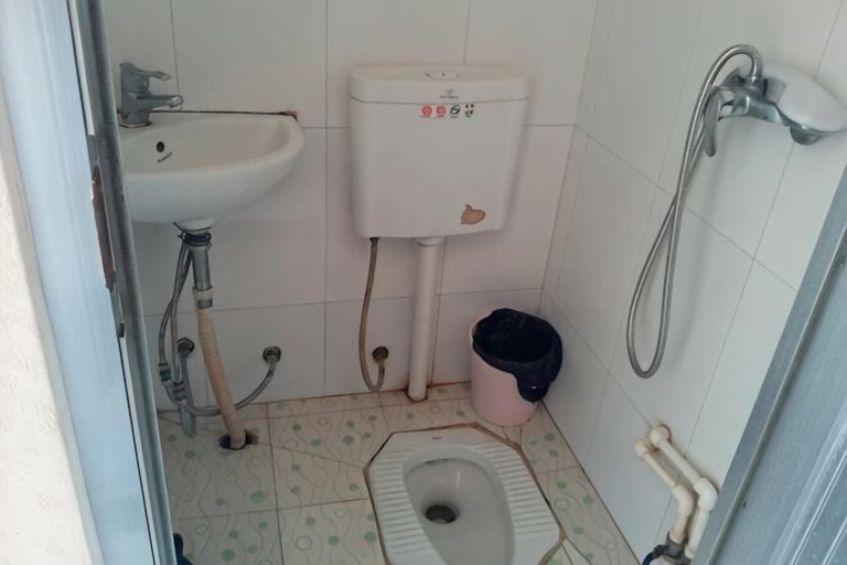 Bathroom, Qixia Siyuan Hostel, Yantai