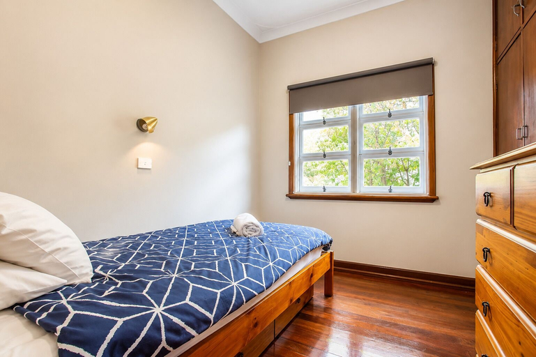 Bedroom 2, Driftwood Cottage, Busselton