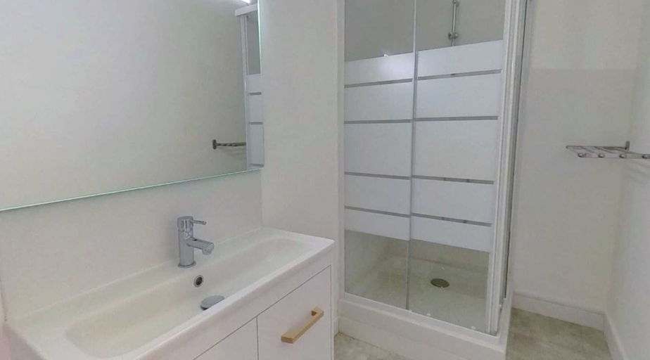 Bathroom 4, Private Room in a Shared Flat - Lyon 8, Rhône