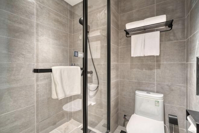 Bathroom 4, HanTing Hotel (Hangzhou Wulinmen Subway Station), Hangzhou