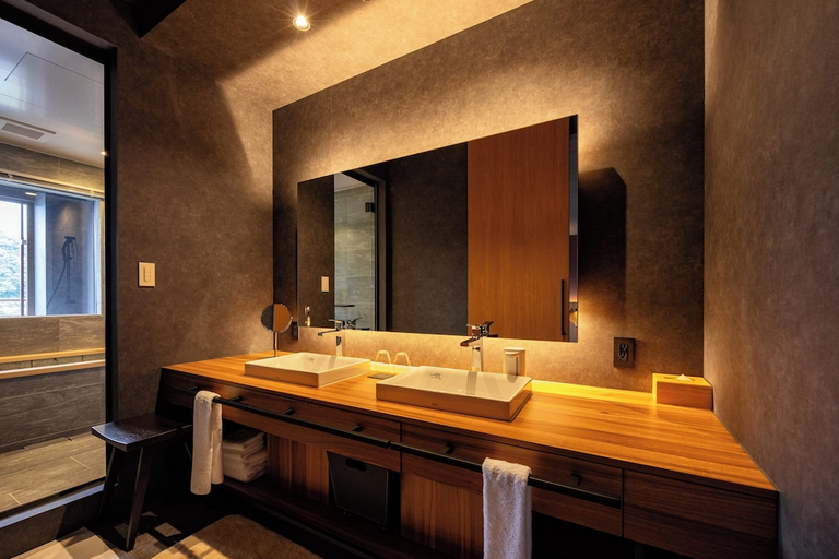 Bathroom 3, URARI TAKEO GARDEN TERRACE SPA RESORTS, Takeo