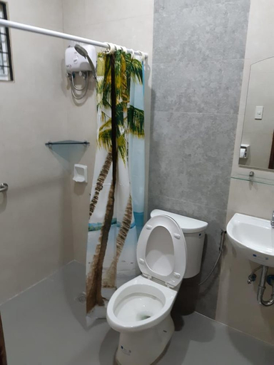Bathroom 3, Restful 3BR Hillside Duplex, Baguio City