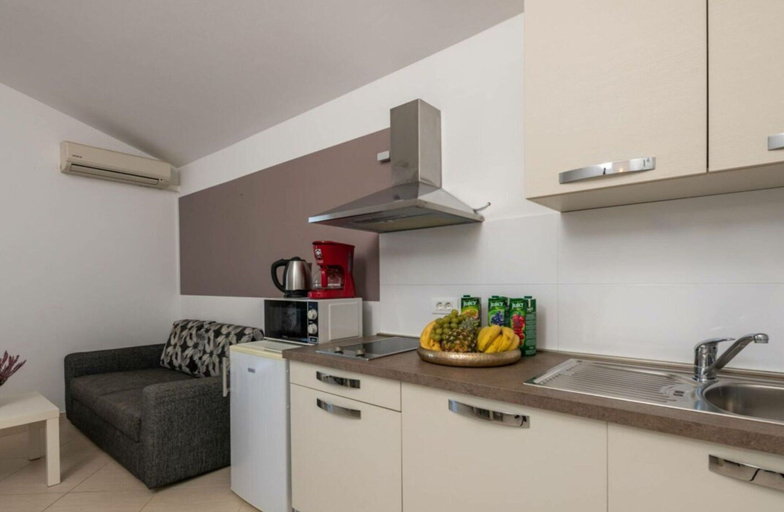 Private kitchen 2, Jana 1 Comfortable Holiday Residence, Poreč