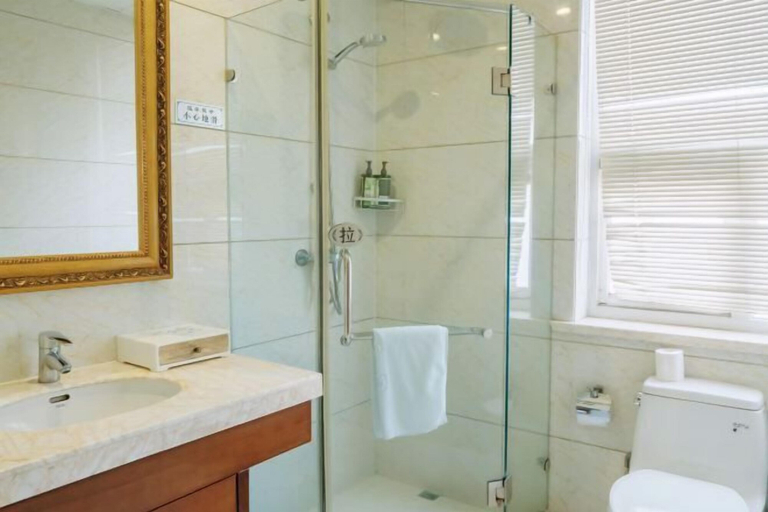 Bathroom 3, Run Zeng Hotel, Dandong