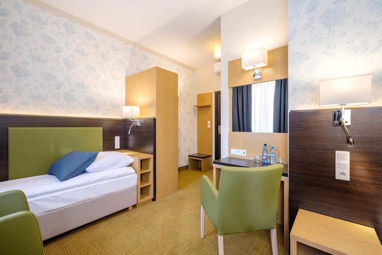 Bedroom 3, Hotel Reytan, Warsaw
