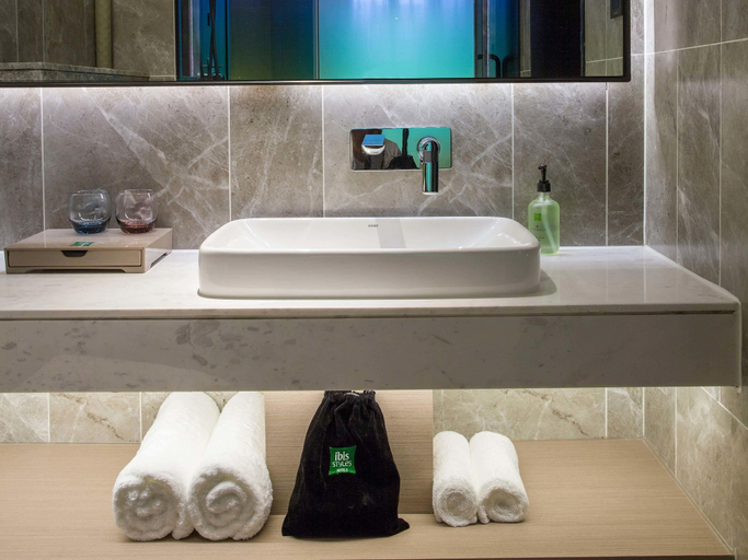 Bathroom 5, ibis Styles Yangzhou Baixiang Rd Hotel, Yangzhou