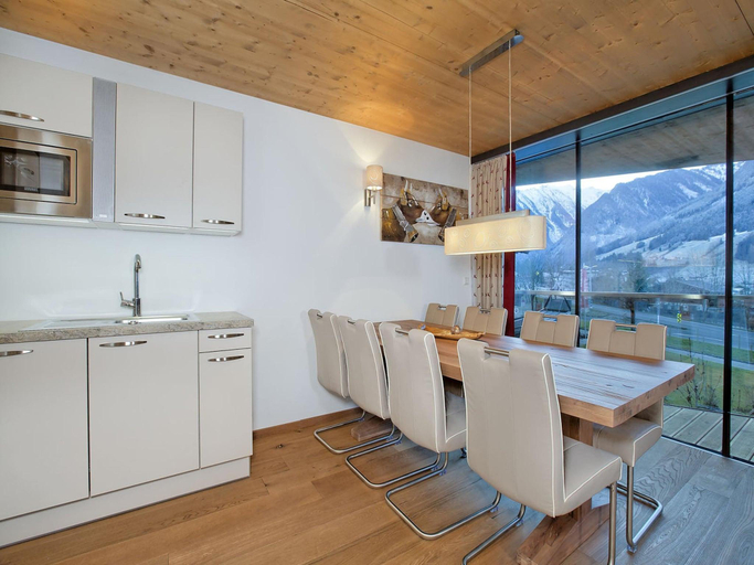3, Modern apartment with balcony and access to sauna, Zell am See
