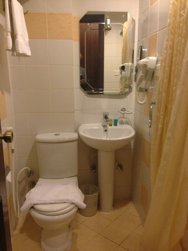 Bathroom 2, Dar Al Eiman Ajyad Hotel, Makkah