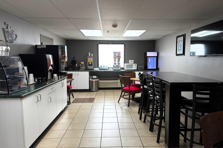 Food & Drinks 5, Baymont by Wyndham Philadelphia/Choctaw MS, Neshoba