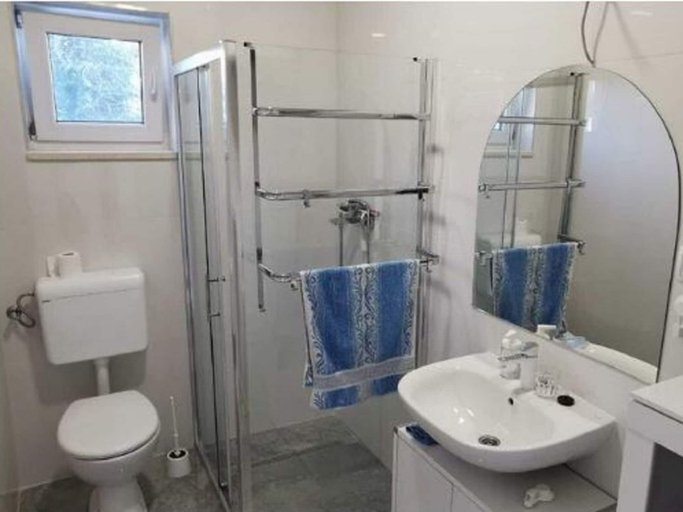 Others 4, Boutique Apartment in Pirovac With Terrace, Pirovac