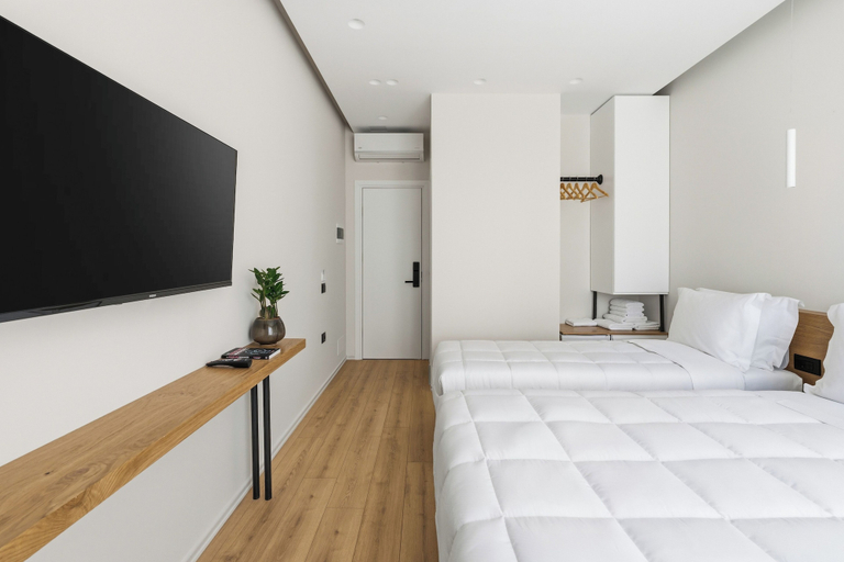 Room 5, LeMom Apart Hotel, Beratit
