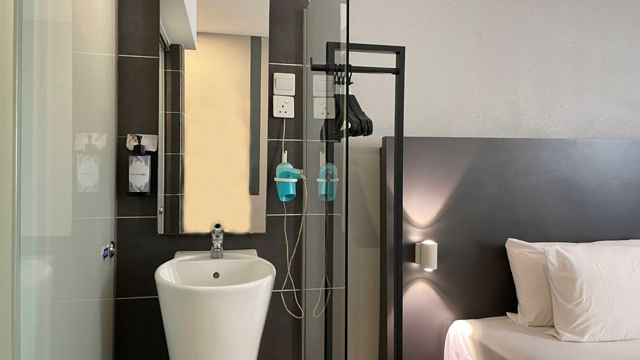 Bathroom 2, The Leverage Business Hotel Rawang, Gombak