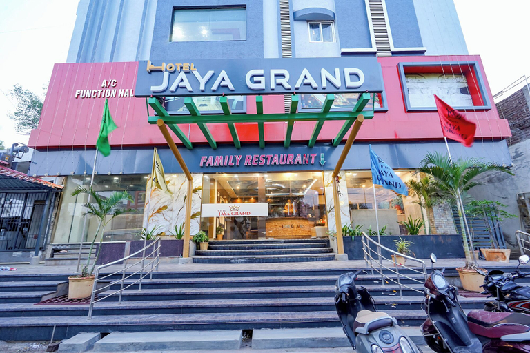Property entrance 3, Fabhotel Jaya Grand, Guntur