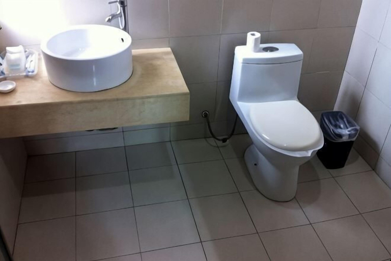Bathroom, Chunjiang Hotel, Yichang