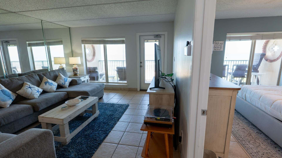 Room 4, Direct Beachfront Condojacuzzielevatorspi 2 Bedroom Apts, Cameron