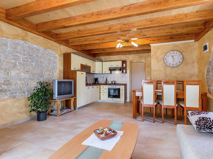 Others 5, Stone Cottage Ideal for Families, With Private Pool and air Conditioning, Svetvinčenat