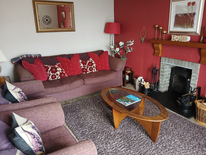 Living area, 2 Bed House - Sleeps 6 - Pets - Parking - Wifi, Highland