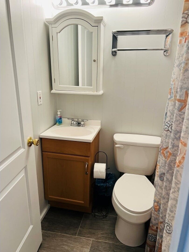 Bathroom 3, Hidden Treasure 2 Bedroom Home by RedAwning, Brunswick