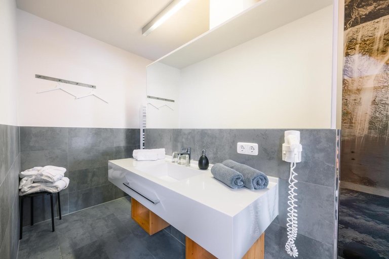 Bathroom, Hotel Garni Frommes, Landeck