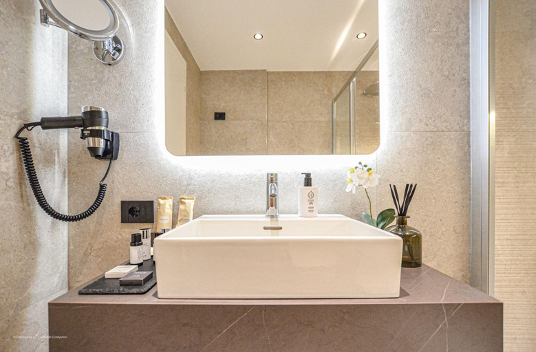 Bathroom 5, CP Hotels-Central, Milano