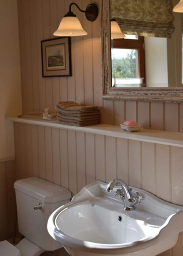 Bathroom 2, Villa Taubenberg, Schaumburg