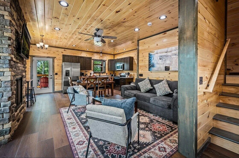 Living area 2, Smoky Top 2 Bedroom Cabin, Sevier