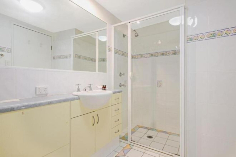 Bathroom 4, Lennox Beach Resort, Ballina