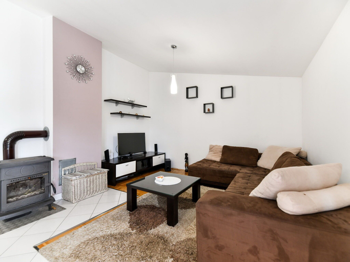 Others 3, Lovely Holiday House With Private Pool, Charming Open Kitchen, Near Old Town, Zadar