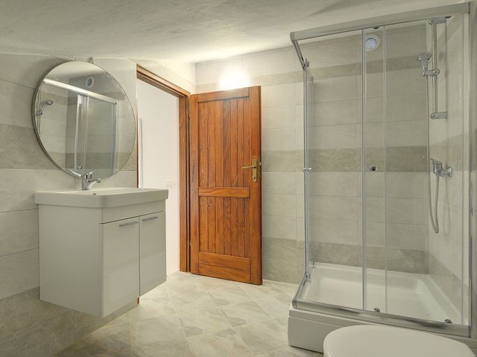 Others 4, Vintage Holiday Home in Mutvoran With Pool, Marčana