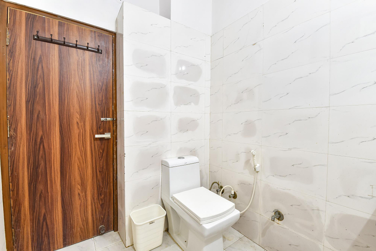 Bathroom 4, FabHotel Tejasvi - Near Birla Mandir, Jaipur