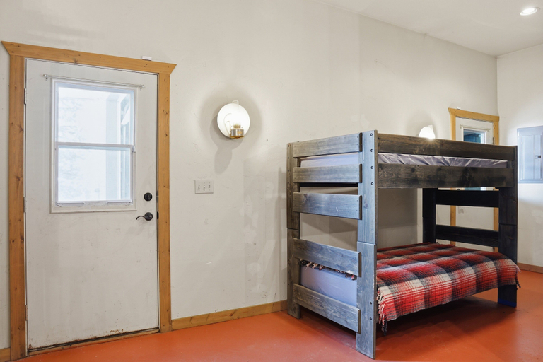 Room 3, Spacious Retreat Near Yellowstone 3 Bedroom Home, Madison